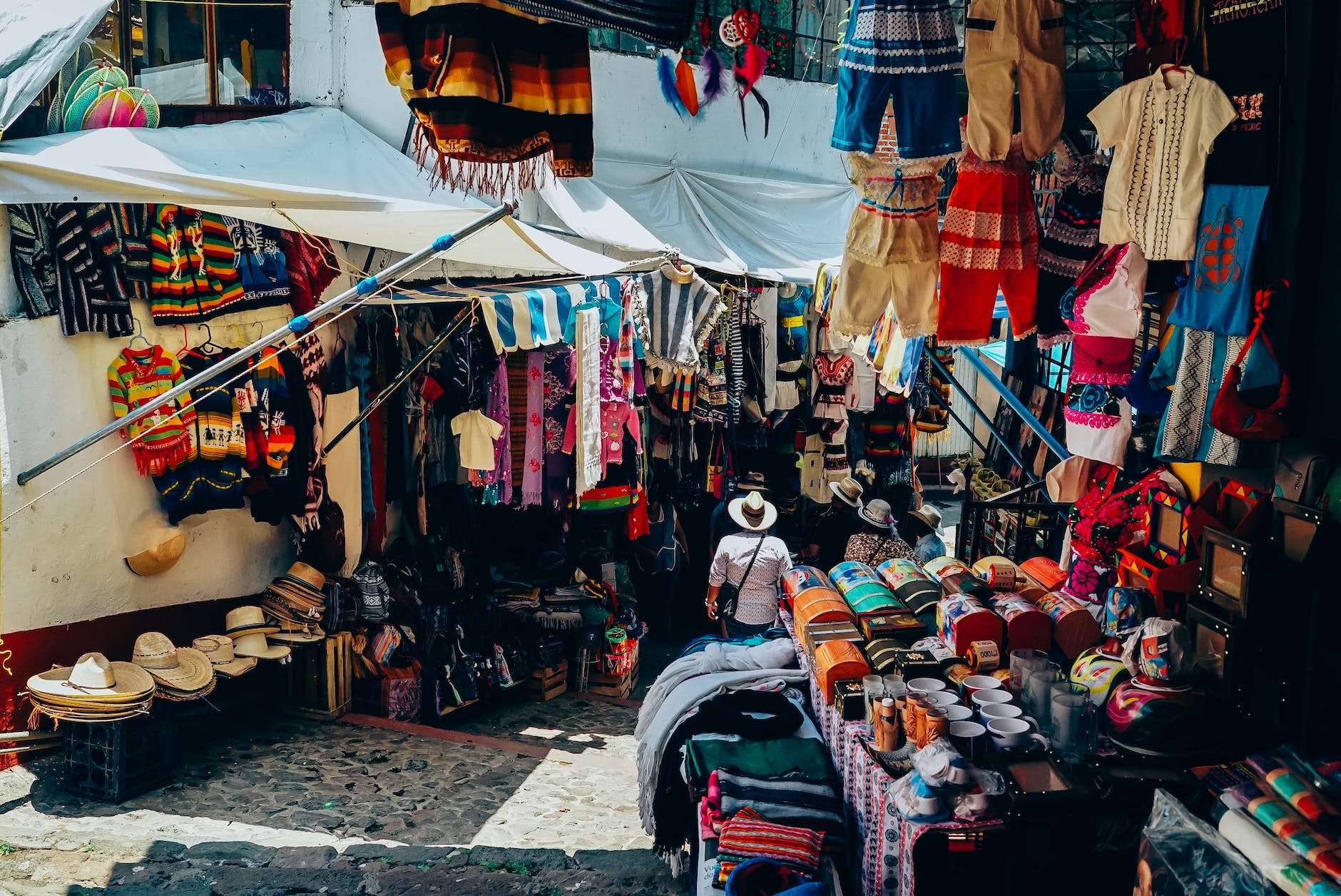 Coolest 7 markets for souvenirs and artisan crafts in India